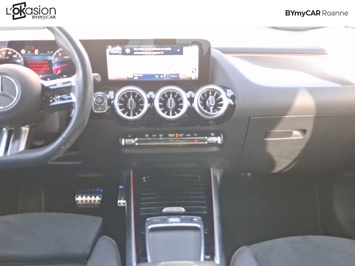 Mercedes GLA 180 7G-DCT — photo 11