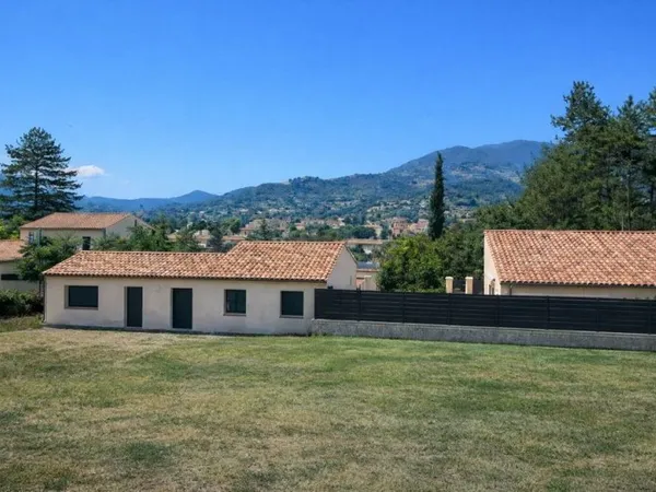 terrain constructible - 628m2 - haut de chabasse