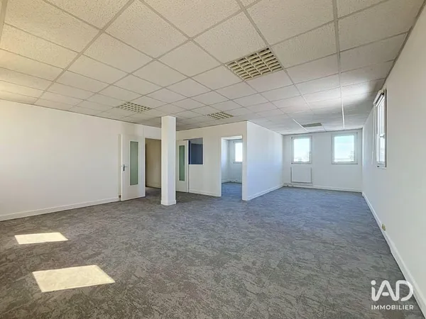 Bureau 97 m²