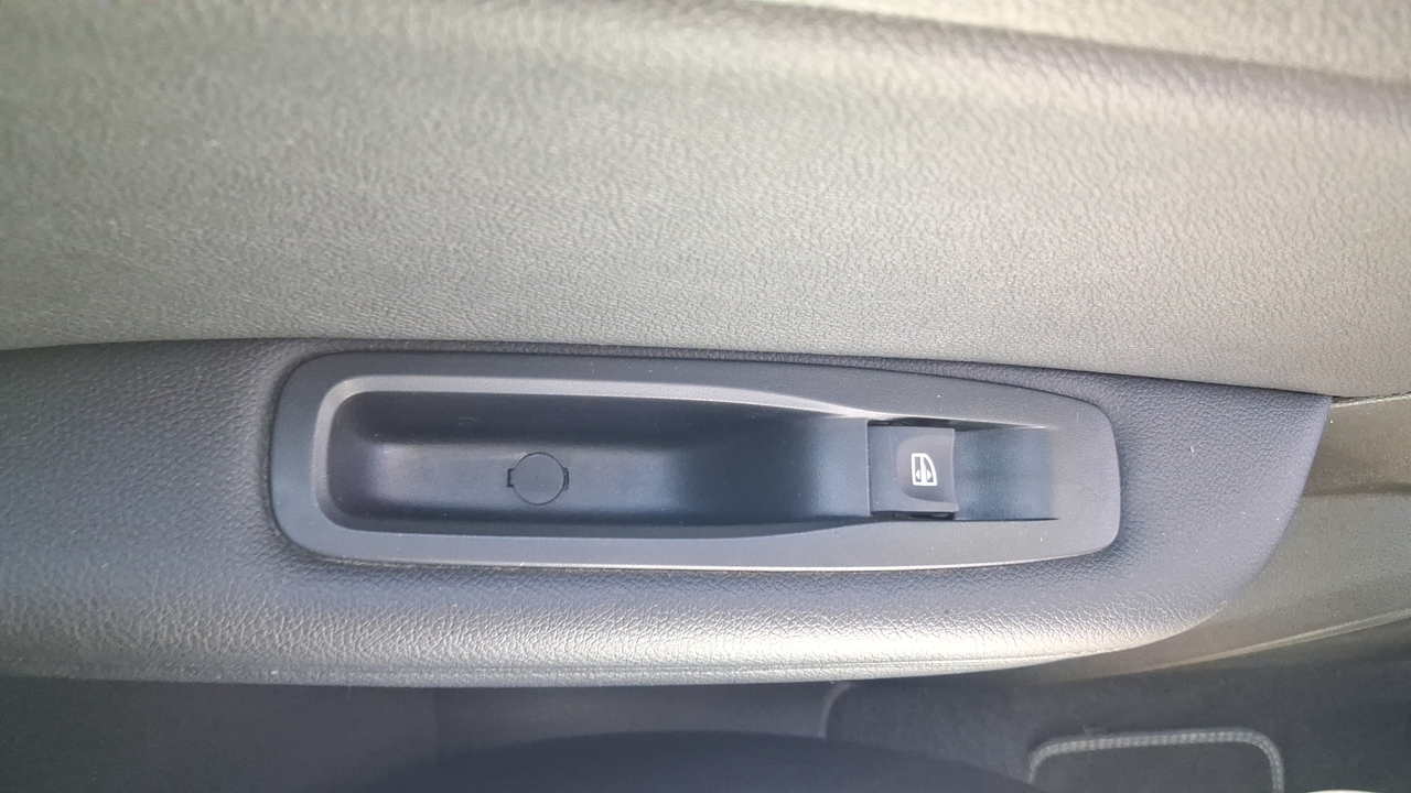 Renault Mégane IV Berline TCe 140 Energy EDC — photo 25