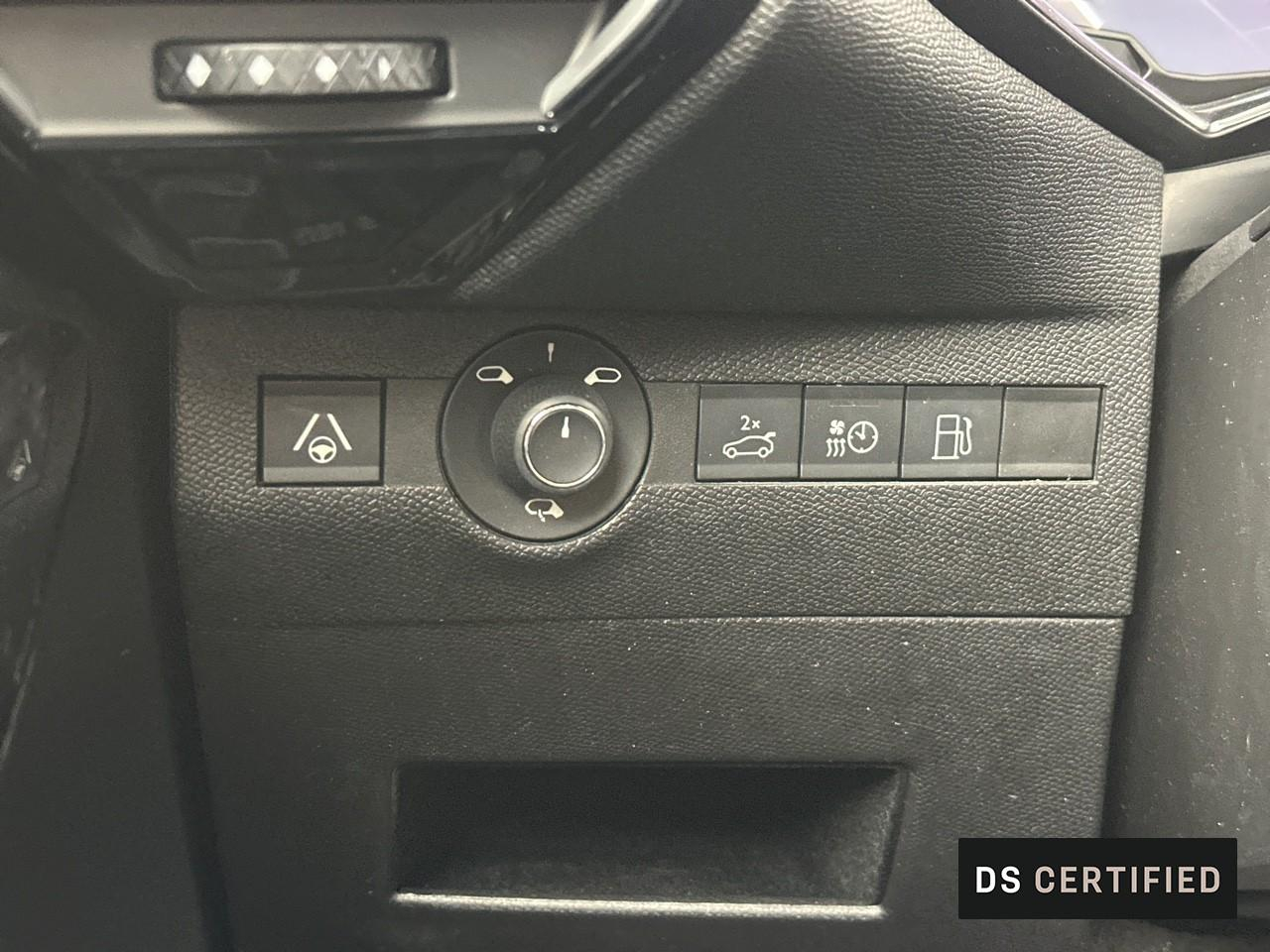 Ds Ds 7 crossback hybride rechargeable e-tense 300 eat8 4x4 rivoli — photo 17
