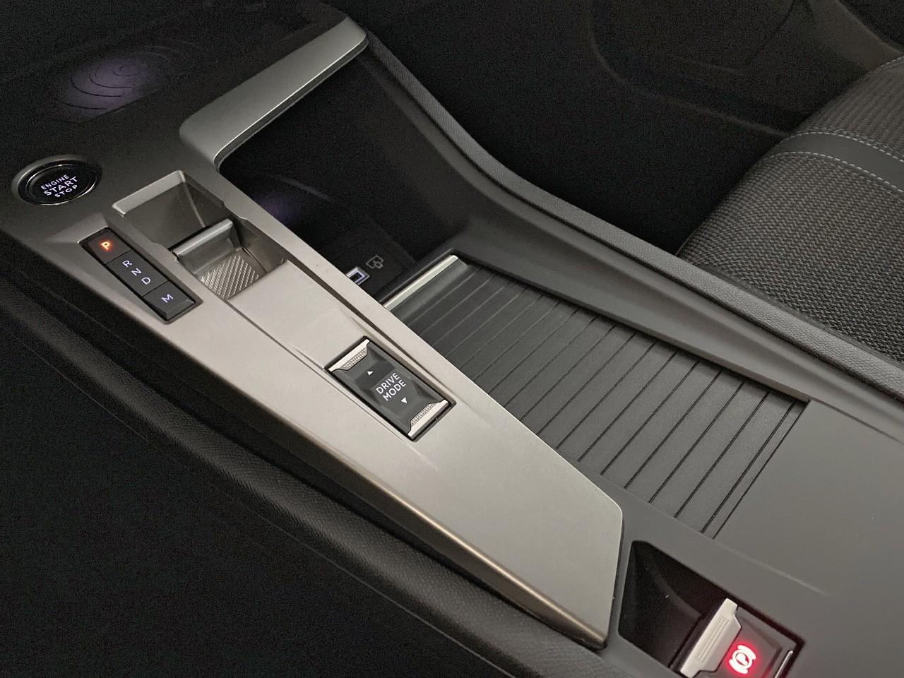 Peugeot 308 hybrid 145 e-dcs6 allure — photo 18