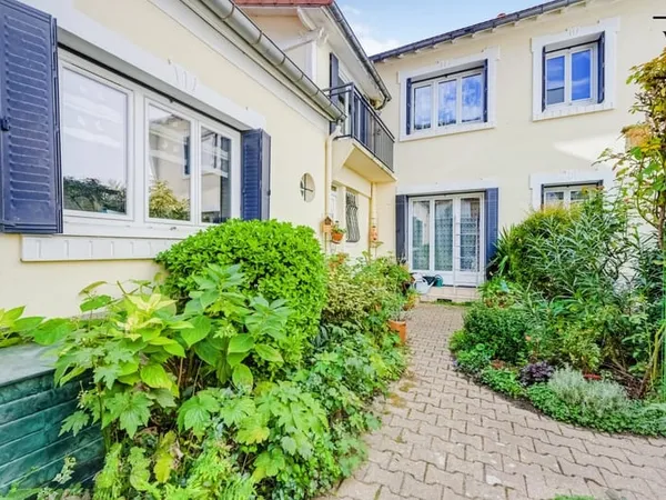 MAISON INDIVIDUELLE AVEC JARDIN