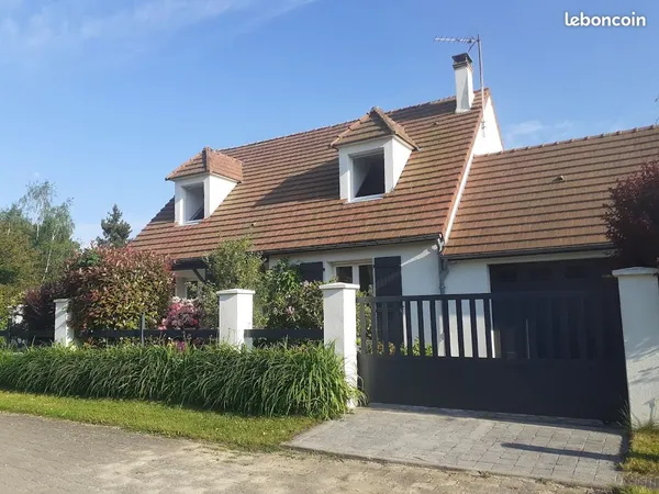 Maison 127 m2 . 5 pièces .2 garages. Terrain 1054 m2