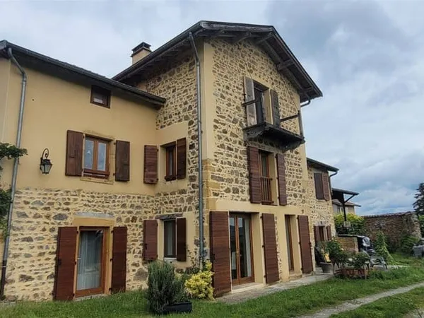 Maison 10 pièces 330 m²