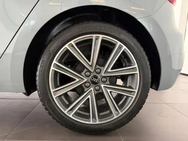 Audi A1 sportback 25 tfsi 95ch design s tronic 7 — photo 10