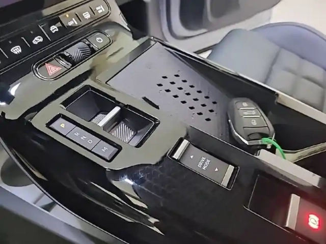 Citroën C5 Aircross hybride 145 ch e-dcs6 — photo 39