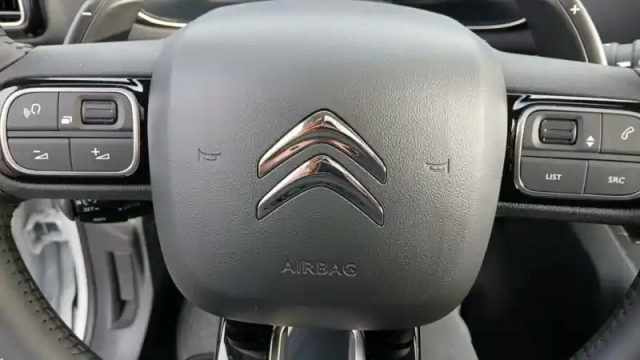 Citroën C5 Aircross hybride rechargeable 225 e-eat8 — photo 19