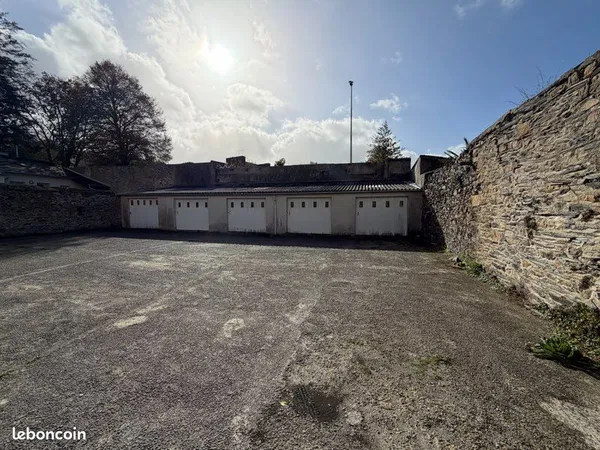 Garage à 100m du pont habité