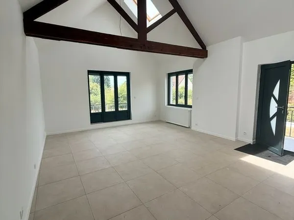 ESPACE PROFESSIONNEL ATYPIQUE DE 200 m² - FRENEUSE (78)