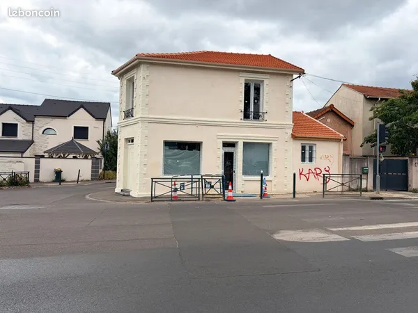 Boutique d'angle à louer