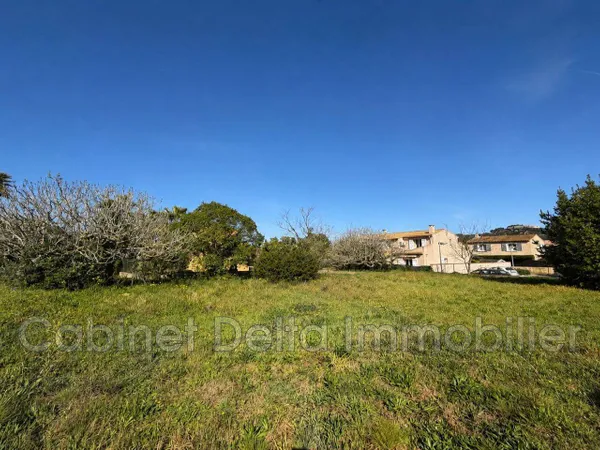 Terrain 517 m²