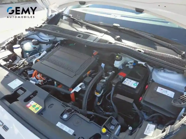 Peugeot 208 e- 50 kwh 136 ch — photo 15