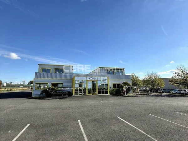 Bureau 677 m²