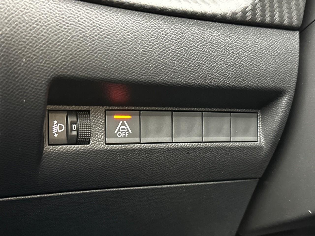 Peugeot 208 puretech 100 s&s bvm6 style — photo 16