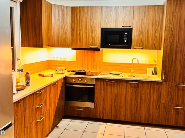 T3 Meublé 60m² avec Balcon, Parking - Carré de Soie