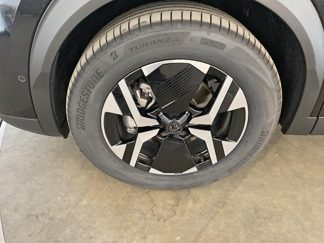Peugeot 2008 hybrid 145 ch e-dcs6 allure — photo 11