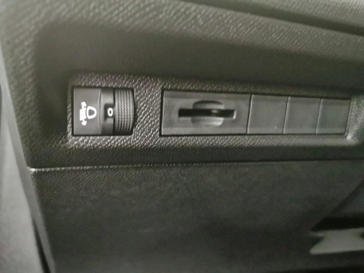 Peugeot 308 sw hybrid 145 e-dcs6 allure — photo 18