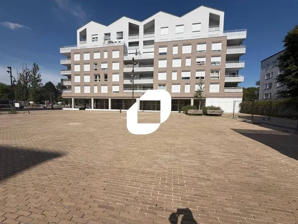 Local commercial 297 m²