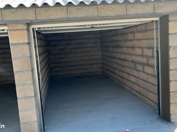 Loue garage fermé