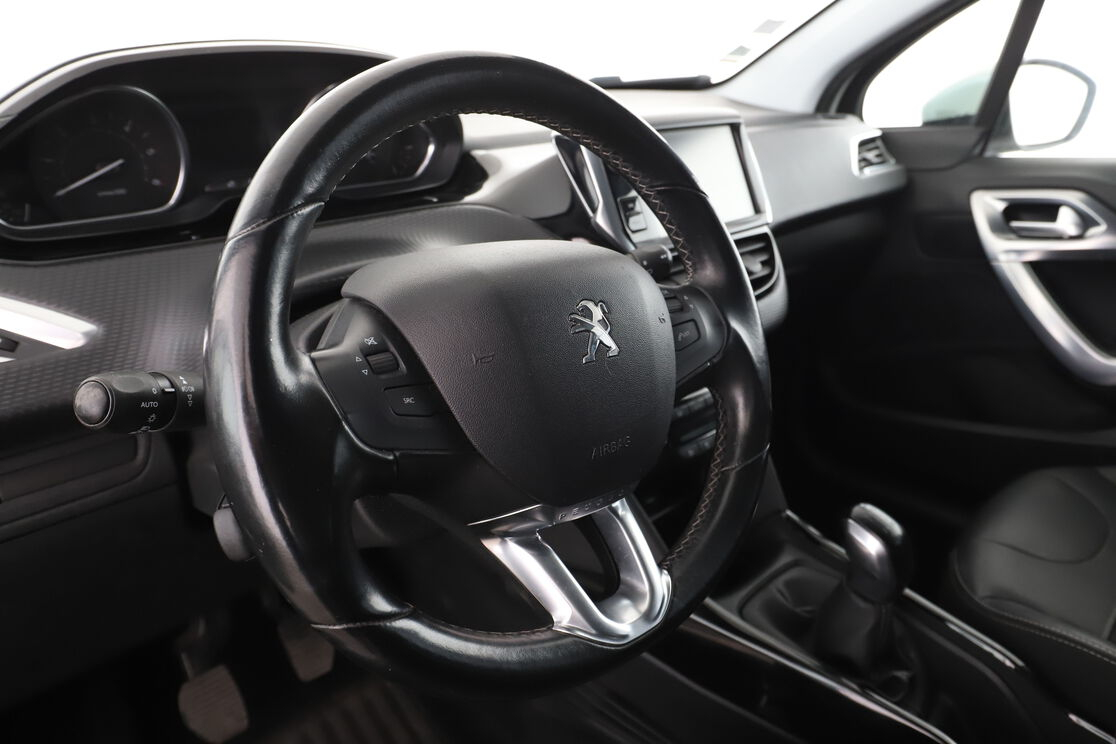 Peugeot 2008 1.5 Blue-HDi Allure — photo 10