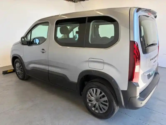 Peugeot Rifter taille m - 1.5 bluehdi 100ch s&amp;s allure 5 places — photo 4