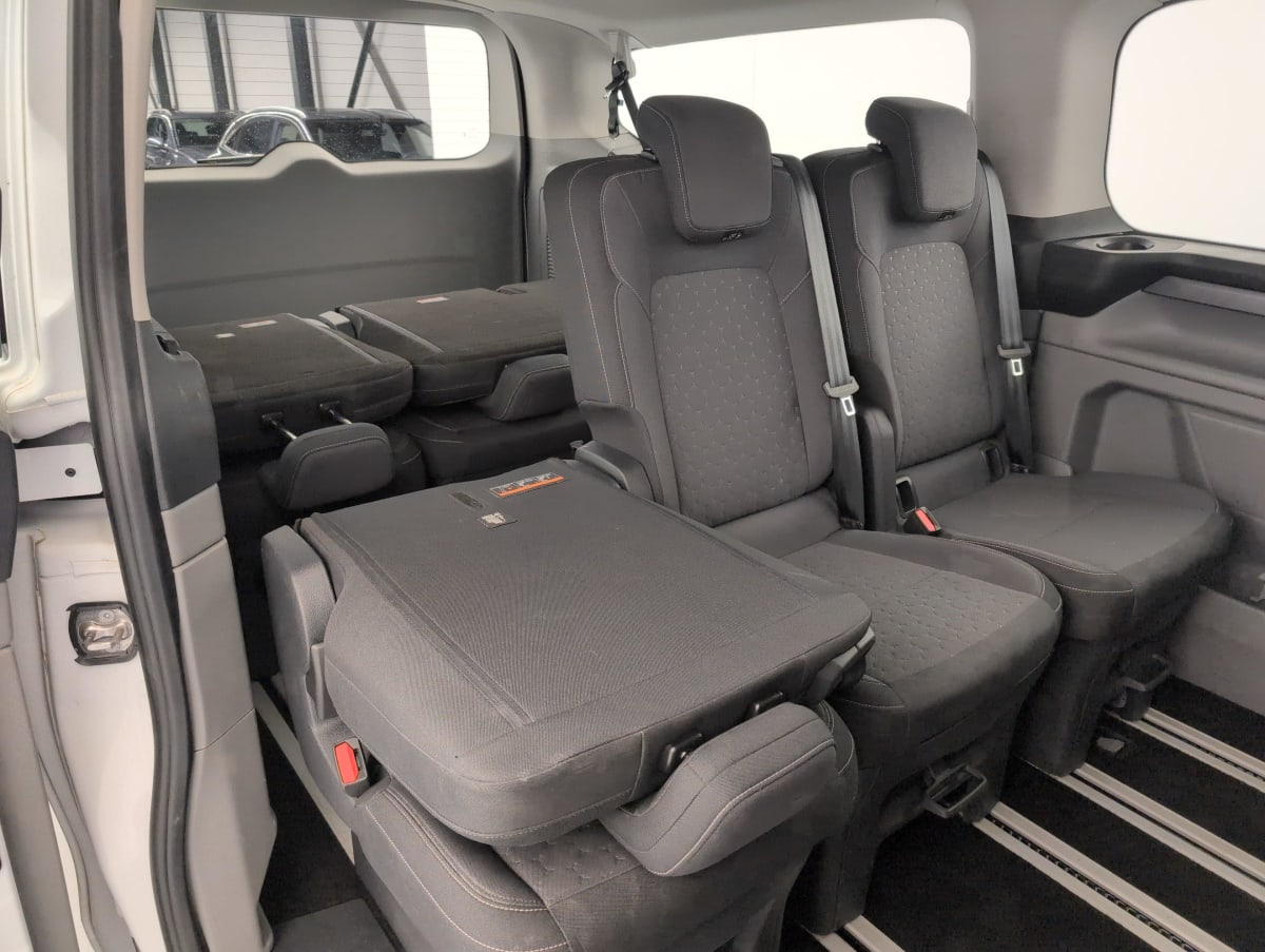 Ford Tourneo Custom — photo 10