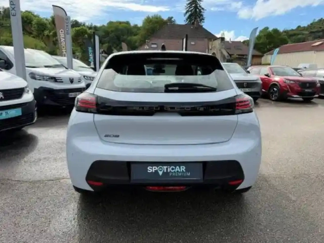 Peugeot 208 turbo 100 ch bvm6 — photo 5