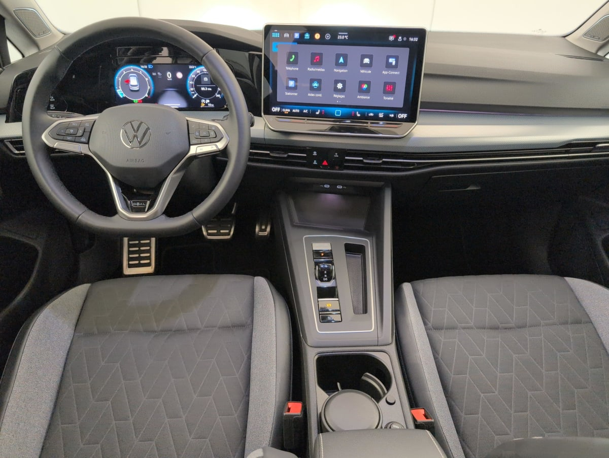 Volkswagen Golf 8 — photo 13