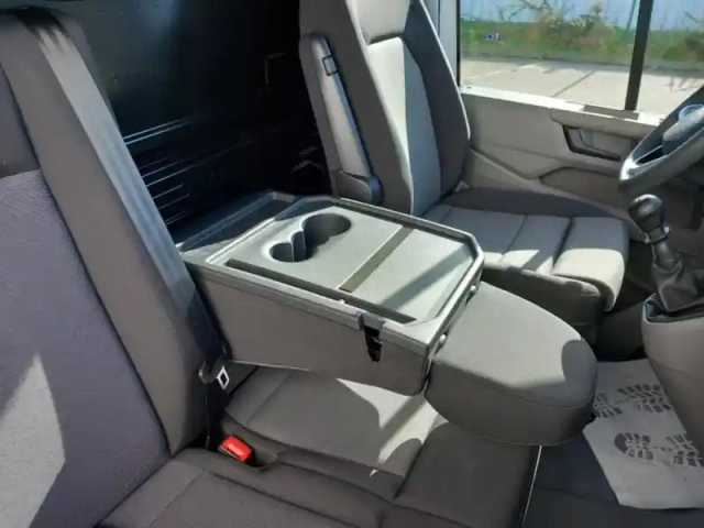 Volkswagen Crafter fg 30 l3h3 2.0 tdi 140ch business traction — photo 11