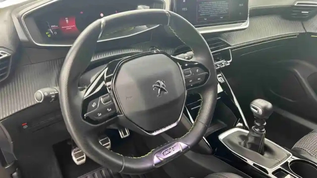 Peugeot 2008 puretech 130 s&amp;s bvm6 — photo 32