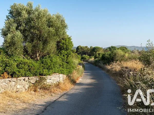 Terrain 216 m²