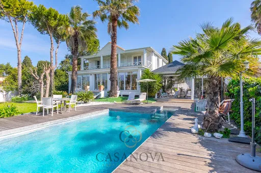 Maison 9 pièces 280 m²