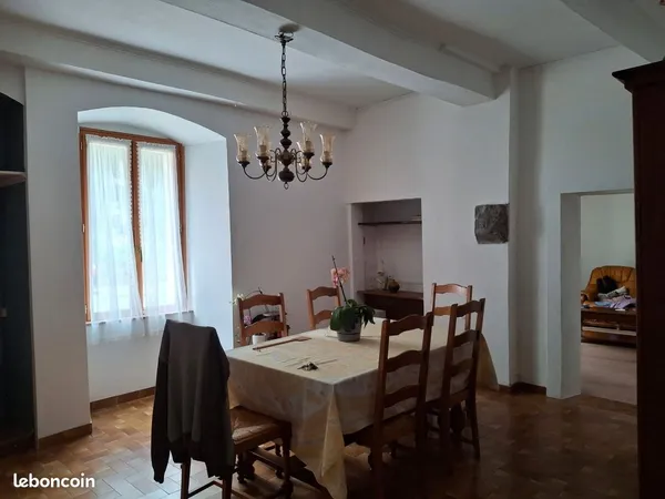 Apparemment 104m2