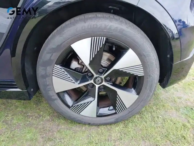 Renault Megane e-tech ev60 220 ch super charge — photo 11