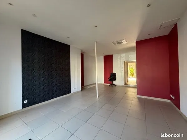 Local 65 m² Pessac