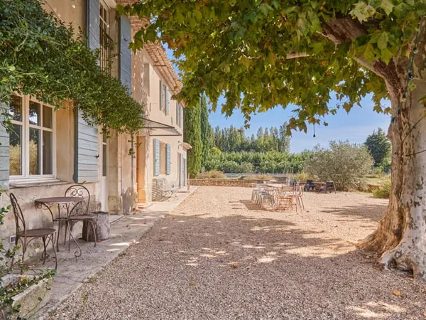 Nord Luberon - Mas provençal proche des commerces