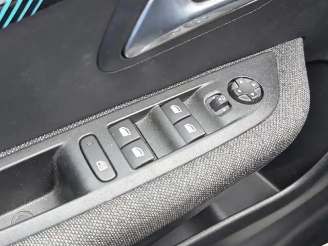 Peugeot 208 puretech 75 s&amp;s bvm5 style — photo 20