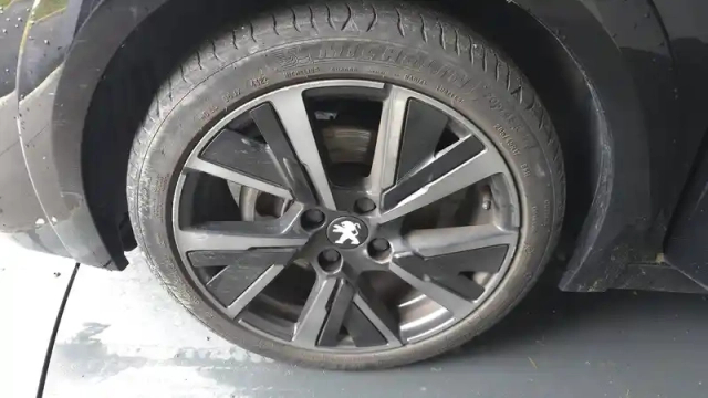 Peugeot 208 puretech 130 s&amp;s eat8 — photo 9