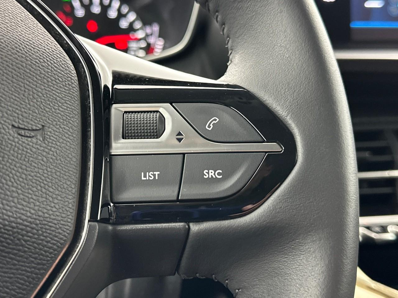 Peugeot 208 puretech 100 s&s bvm6 style — photo 19