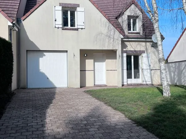 Maison 4ch + garage de 125 m2 entièrement rénovée à Tremblay les Villages