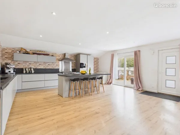Maison 11 pièces 285 m²
