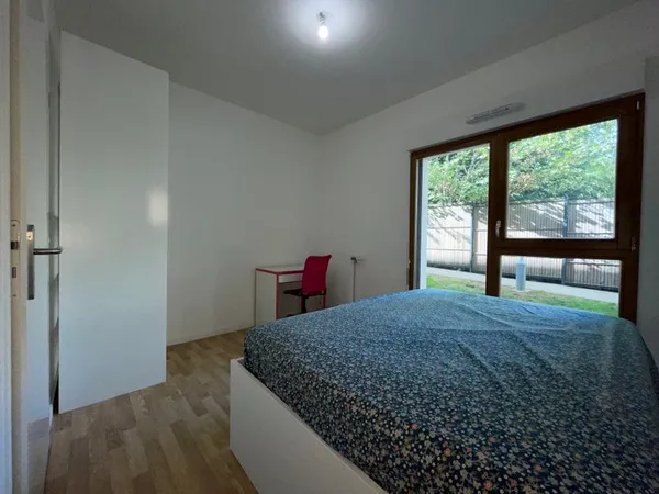 Chambre avec salle de bain privative