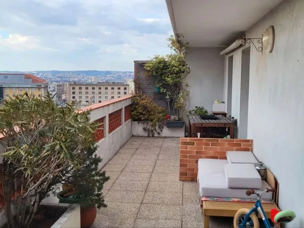 T4 Dernier Étage avec Terrasse 27 m², Vue Dégagée et Box - Marseille 4ème (Rue Bénédit / Longchamp)