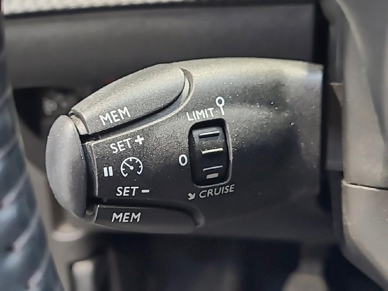 Peugeot 2008 puretech 100 s&s bvm6 allure — photo 24