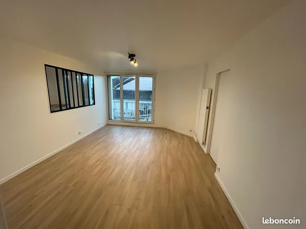 SANNOIS - 2 PIÈCES rénové de 48m2 avec BALCON- 3ème ÉTAGE + PARKING