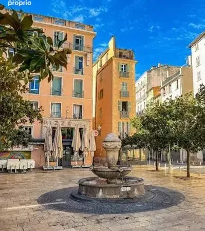 Toulon Centre Ville dans un secteur passant murs commerciaux