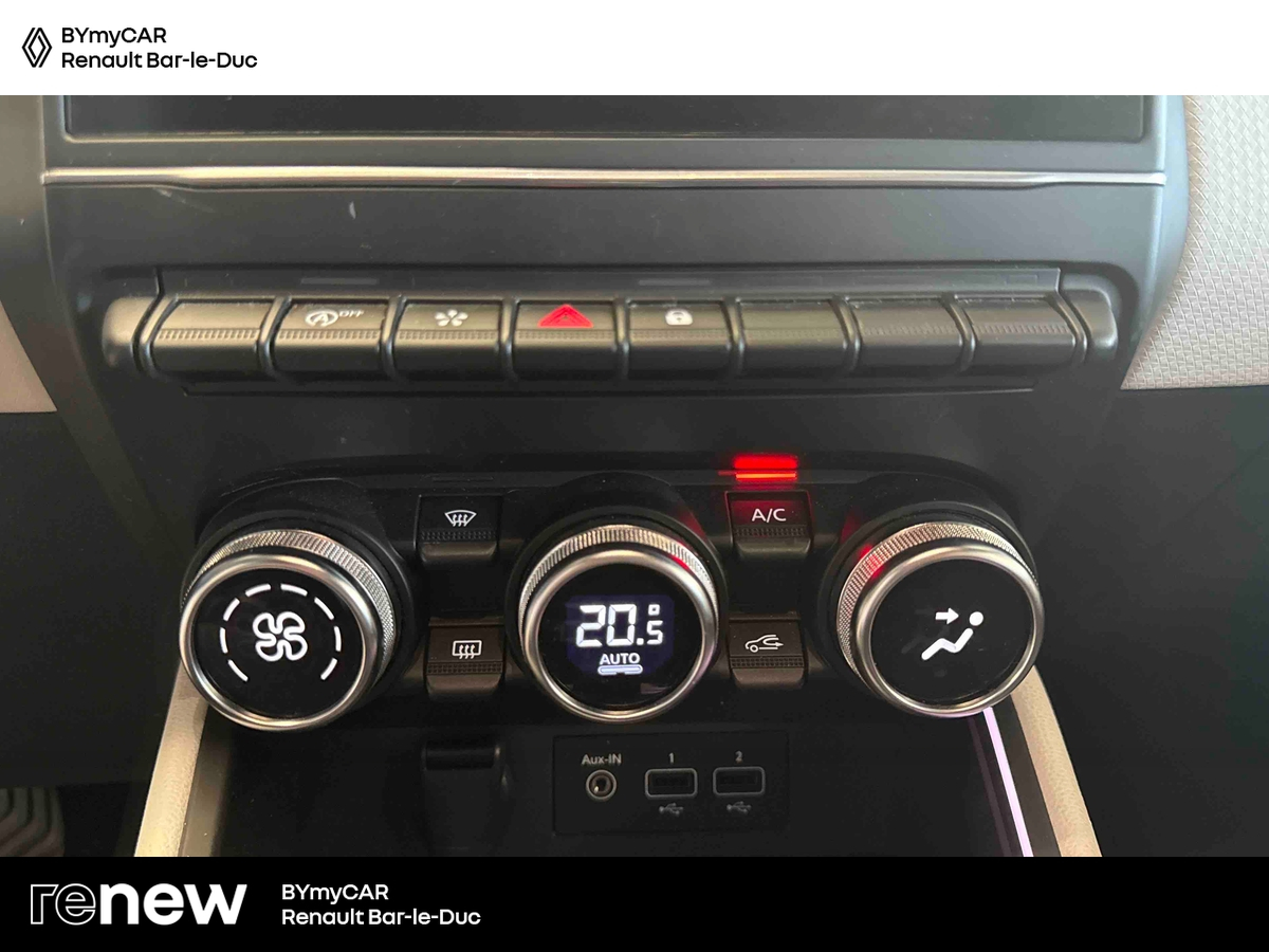 Renault Clio TCe 90 — photo 22