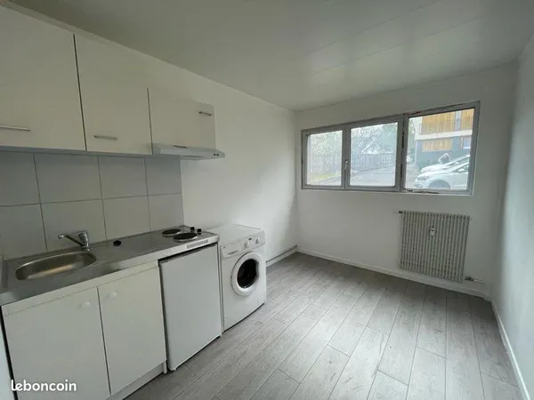CHAMBRE ttes charges comprises 390/mois