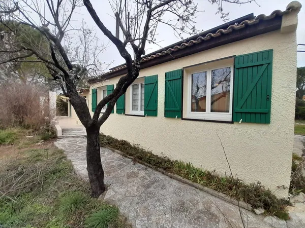 Chambre ds villa Sussargues